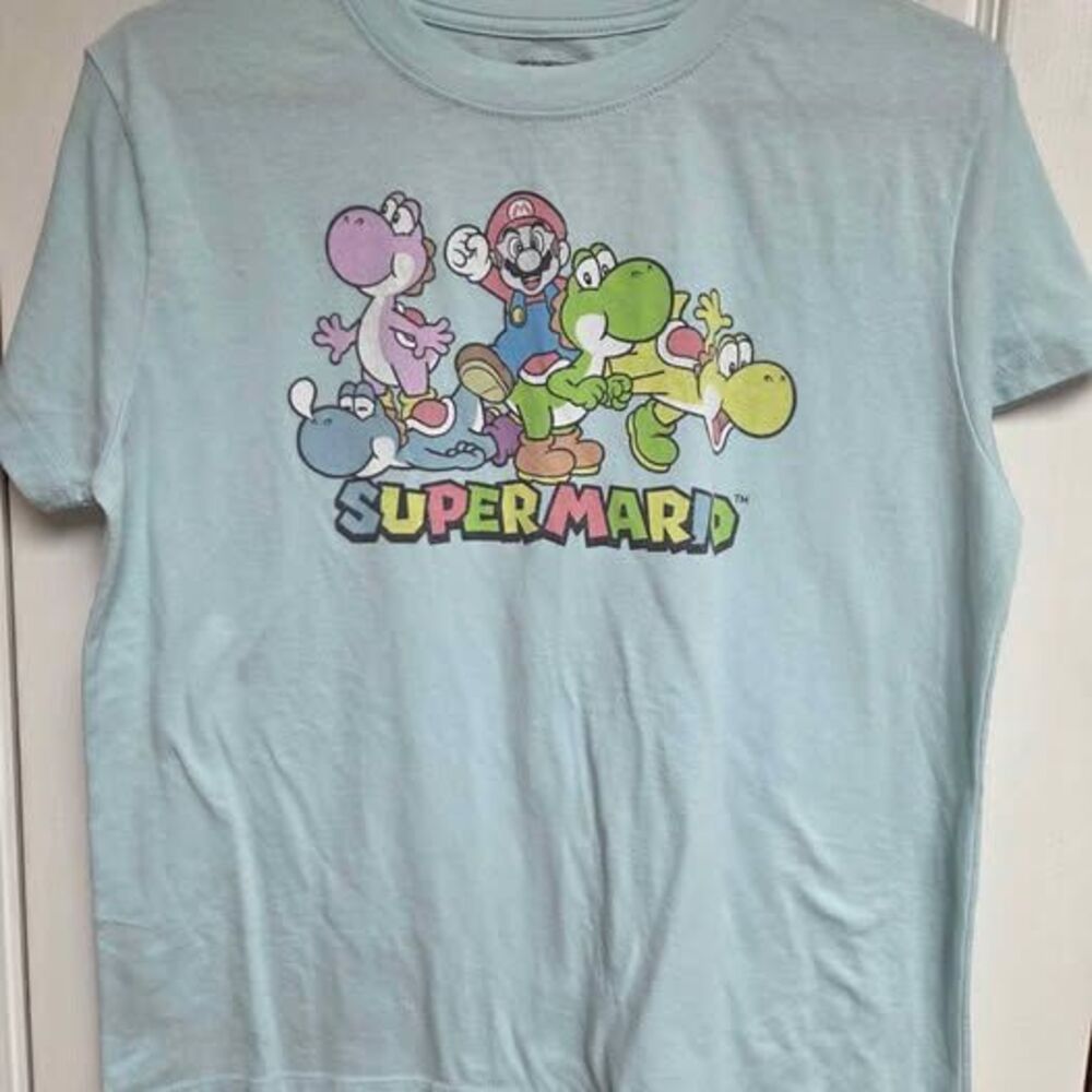 Super Mario womens Medium short sleeve graphic tee